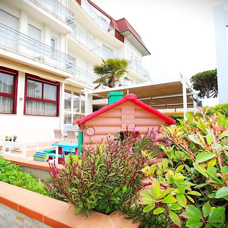 Hotel Manuela Cervia Kültér fotó
