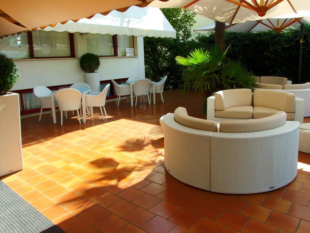 Hotel Manuela Cervia Kültér fotó