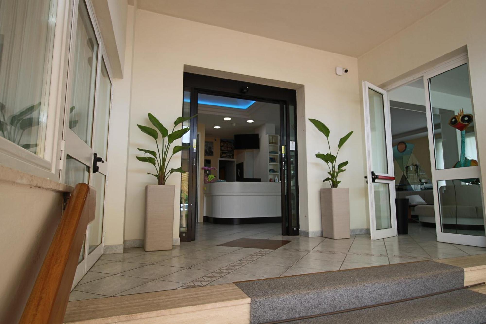 Hotel Manuela Cervia Kültér fotó
