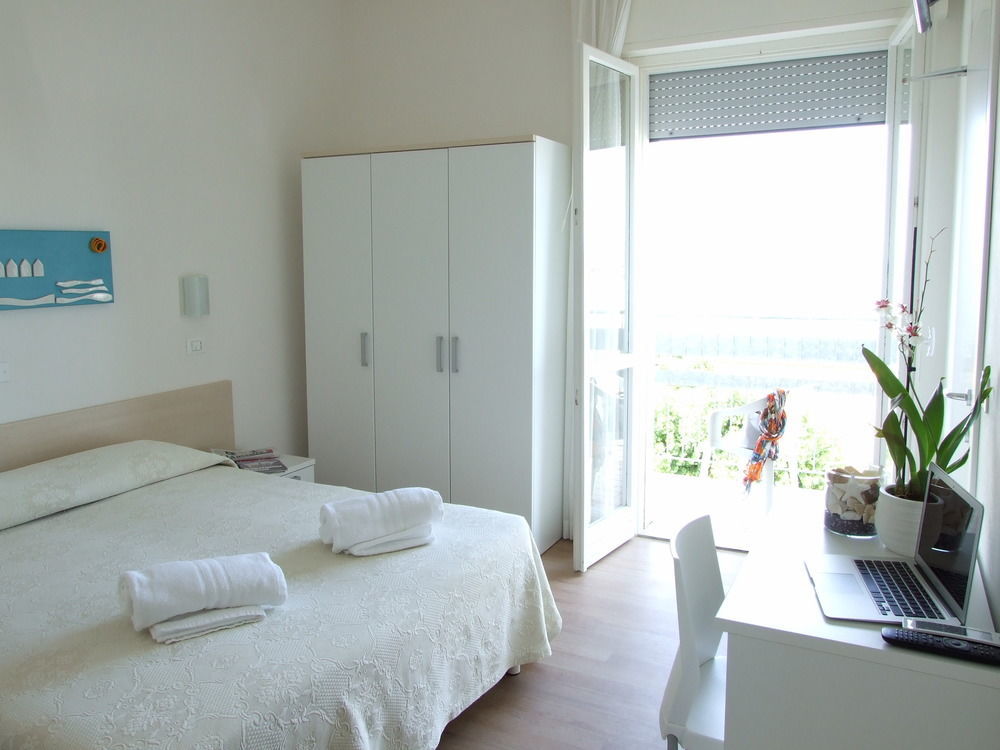 Hotel Manuela Cervia Kültér fotó