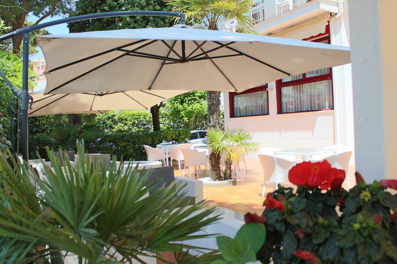 Hotel Manuela Cervia Kültér fotó