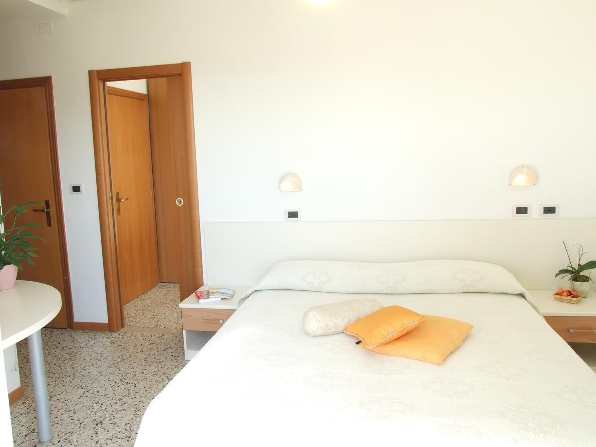 Hotel Manuela Cervia Kültér fotó
